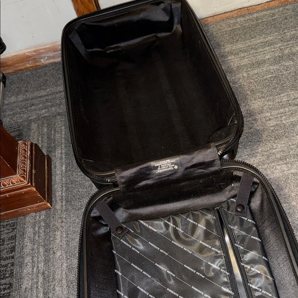 samsonite carry on travel bavg wih wheels